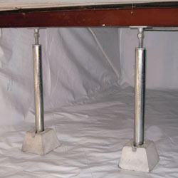 crawl space jack posts installed in an encapsulated crawl space in Silver Springs